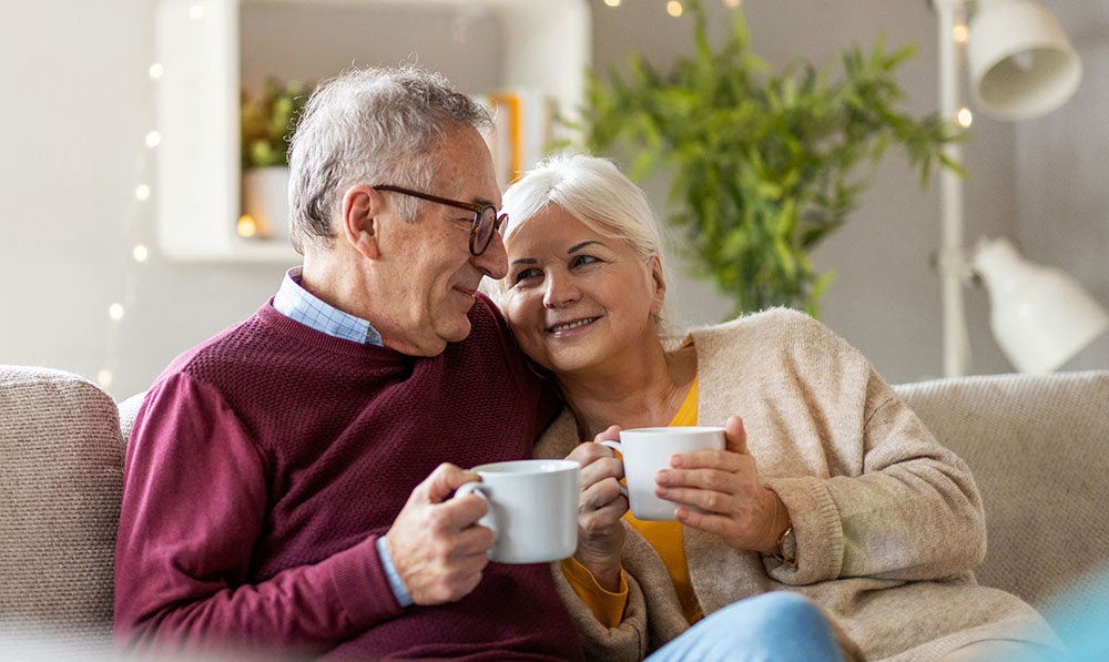 portrait,of,a,happy,elderly,couple,relaxing,together,on,the