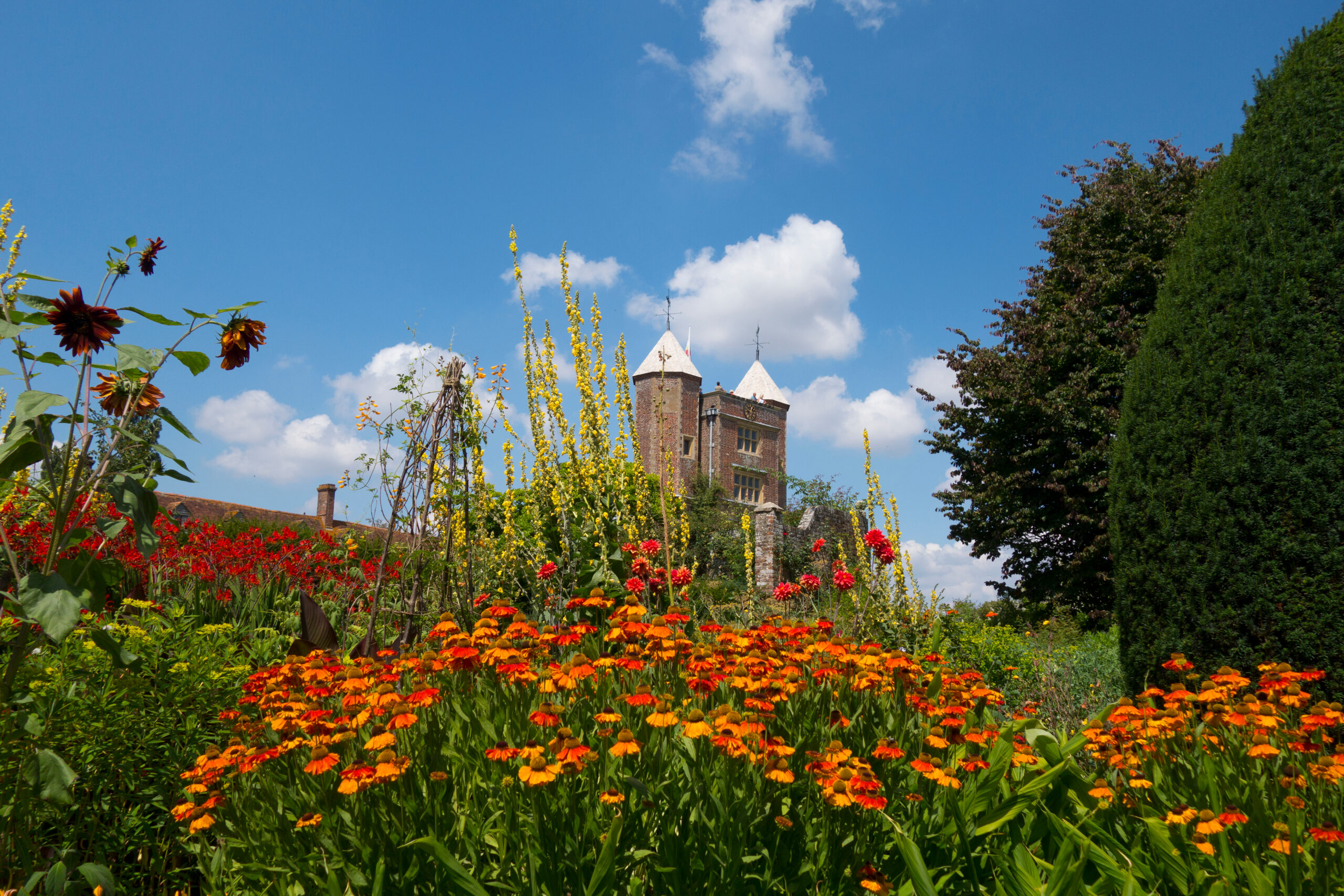 beautiful,flowers,at,sissinghurst,castle,garden,,uk