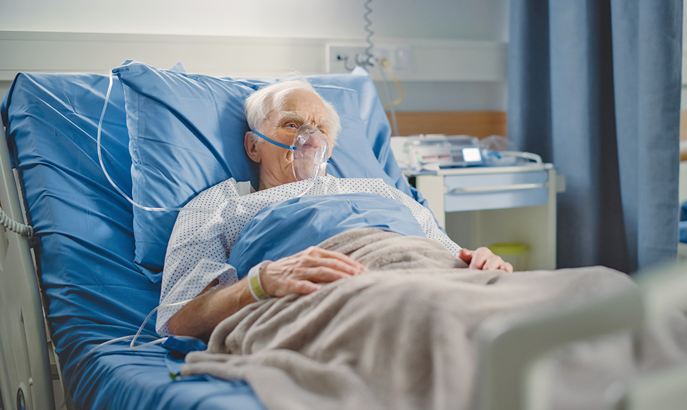 hospital,ward:,portrait,of,elderly,man,wearing,oxygen,mask,resting