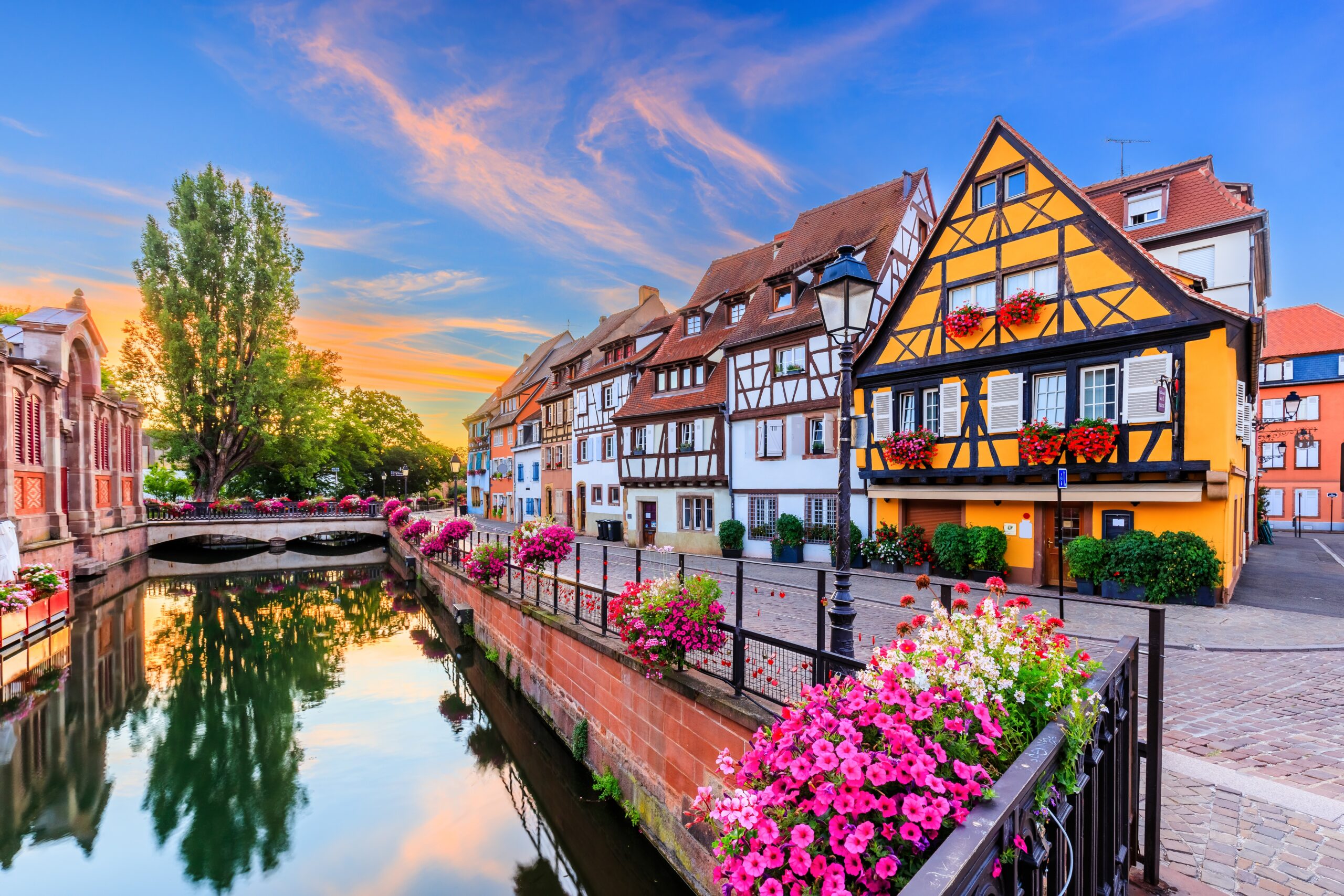 colmar,,alsace,,france.,petite,venice,,water,canal,and,traditional,half