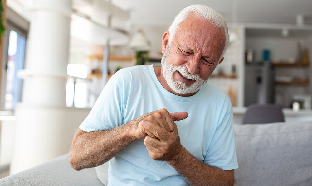 elderly,man,has,pain,in,fingers,and,hands.,old,man