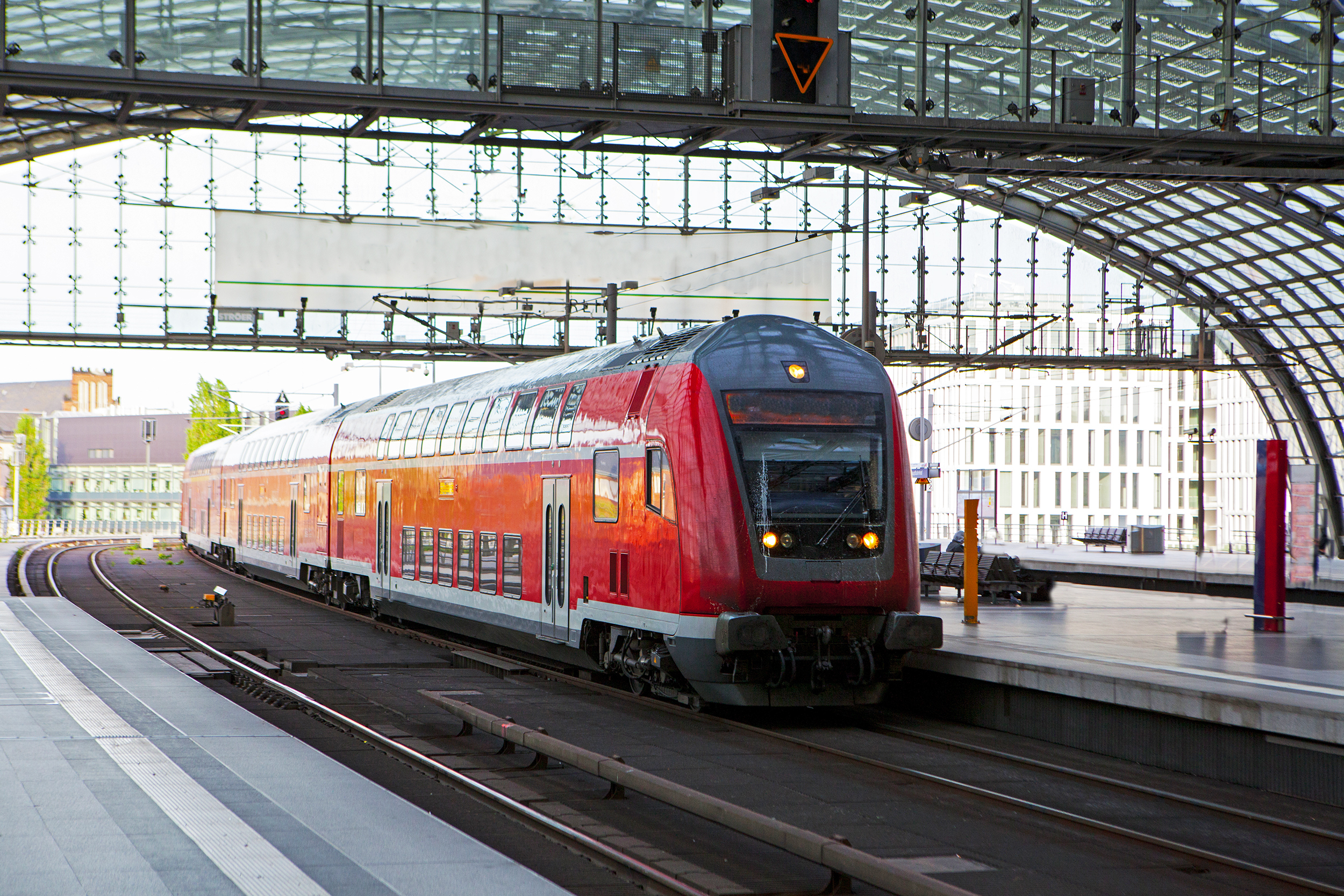 berlin,train,main,station,(hauptbahnhof)