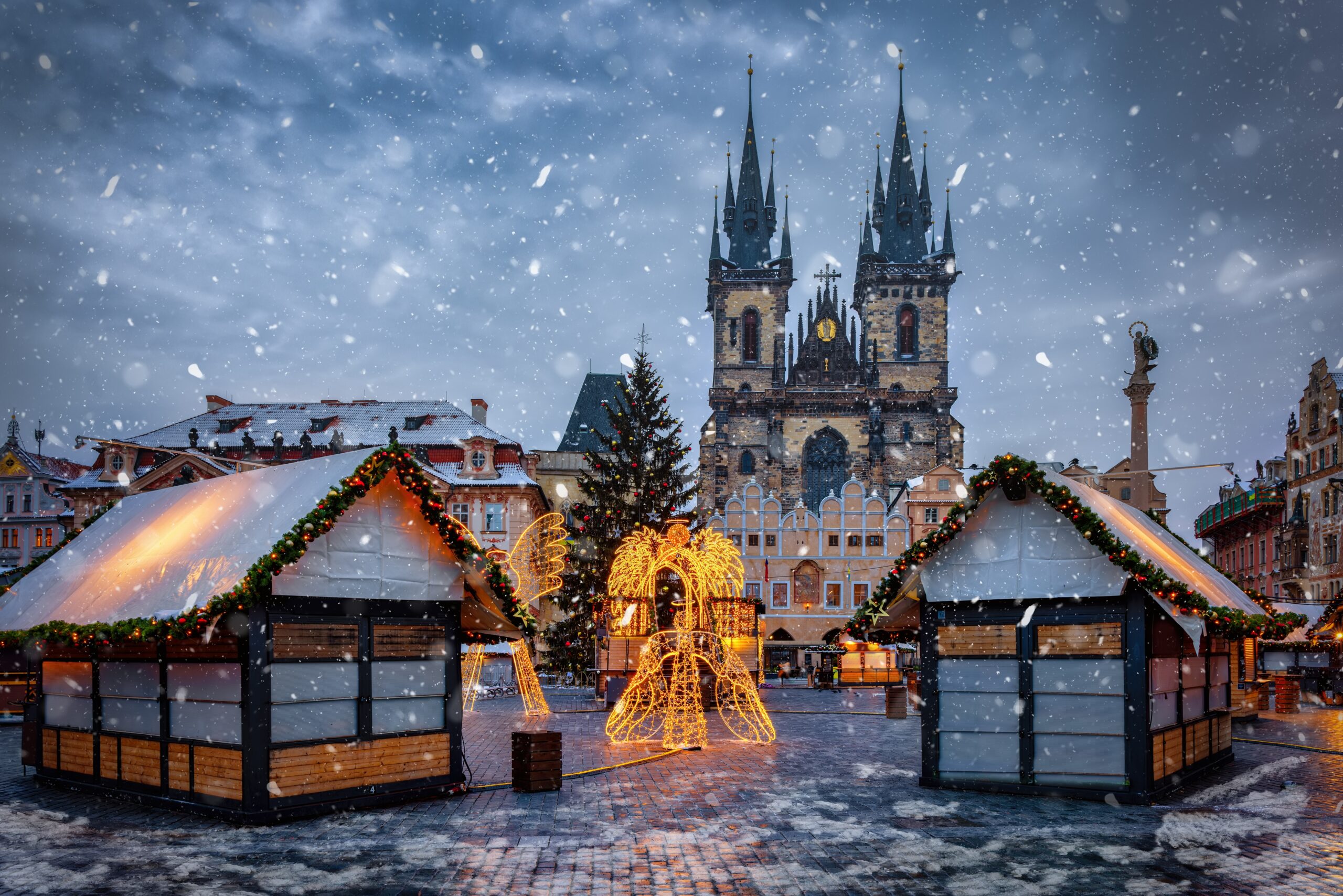 beautiful,winter,view,of,the,old,town,square,of,prague,