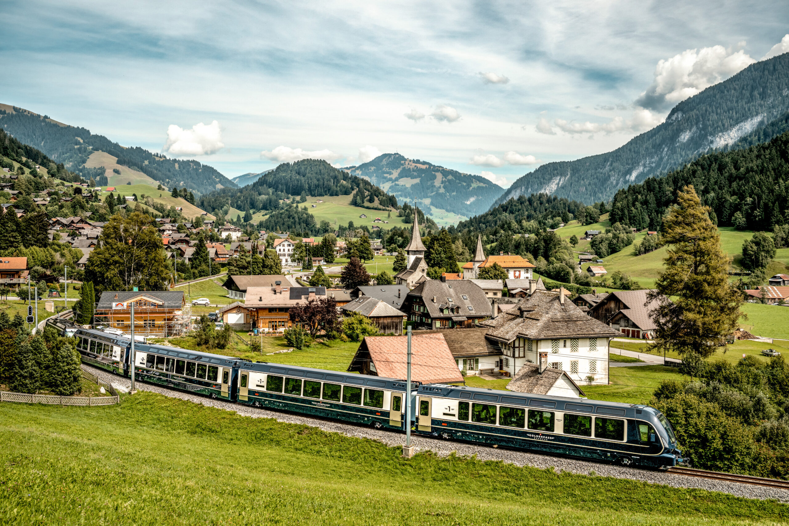 goldenpass express in rougemont, waadtland. / goldenpass express