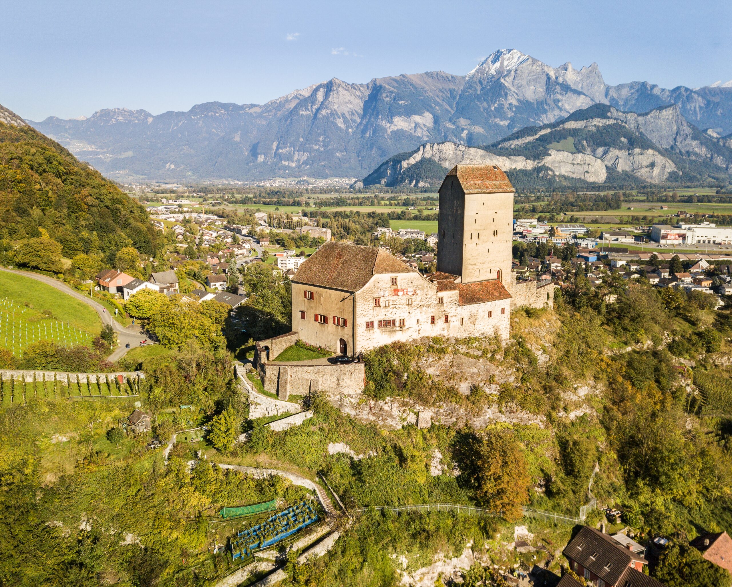 aeiral,image,of,the,medieval,castle,in,sargans,(built,in