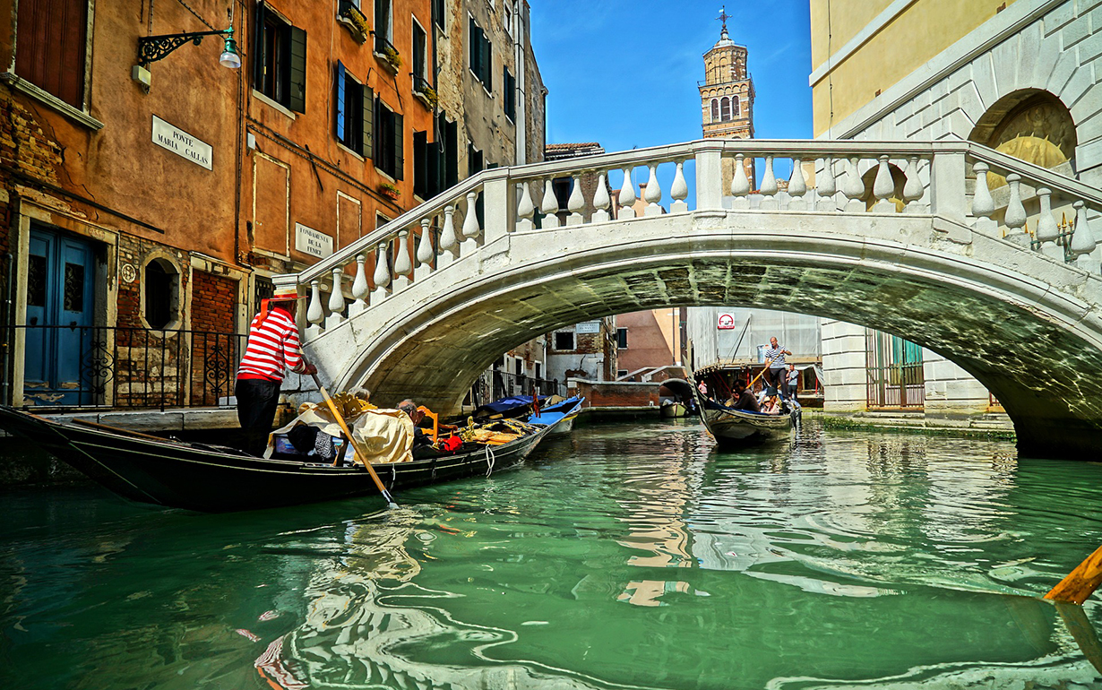 venezia kanal gondol 1230x770