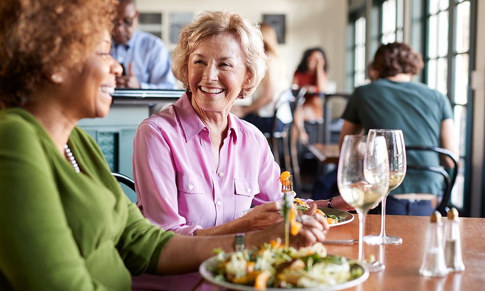 two,smiling,senior,women,meeting,for,meal,in,restaurant