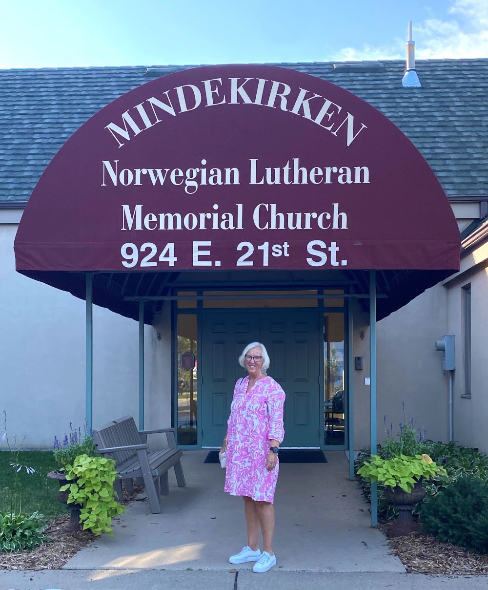 aud utenfor mindekirken i minneapolis 1000