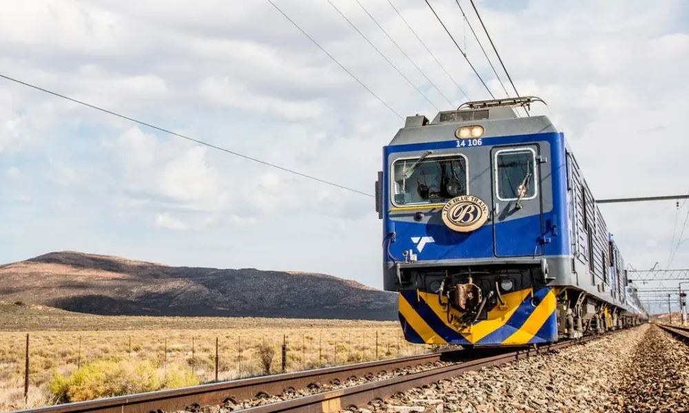 exterior of the blue train luxury train south africa.jpg 1000x600