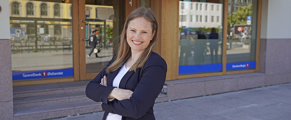 elisabeth landsverk, utenfor kontoret, privatøkonom, foto sparebank1 Østlandet