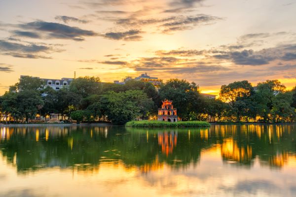 hanoi.hoan kiem lake