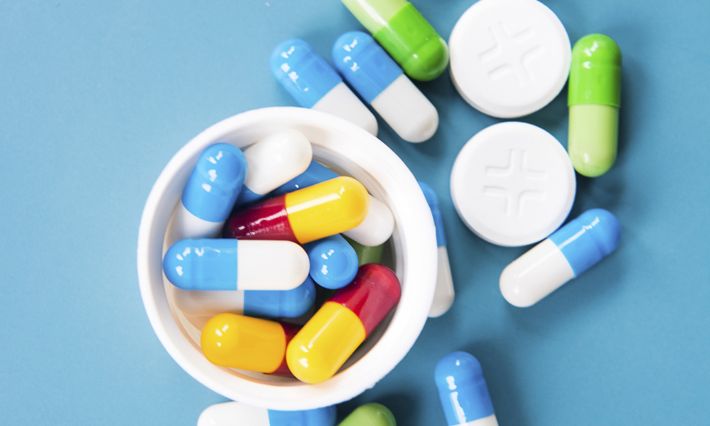 chinese,and,western,medicine,pill,capsules,for,medical,treatment,on