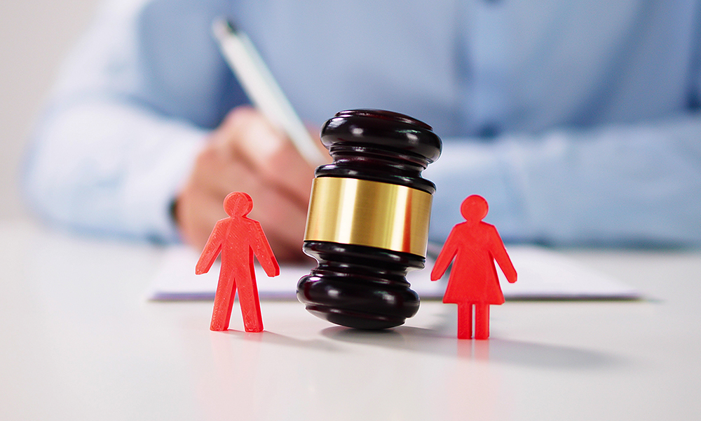 family,divorce,attorney.,separation,and,break.,legal,law