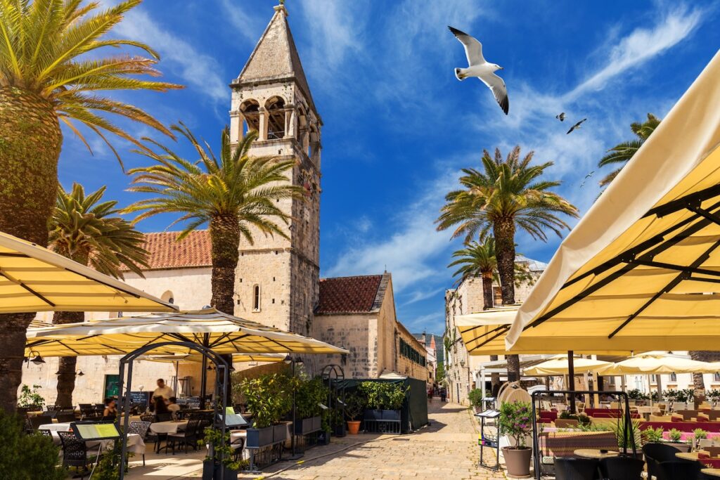 trogir kroatia gule markiser make 1200 1024x683