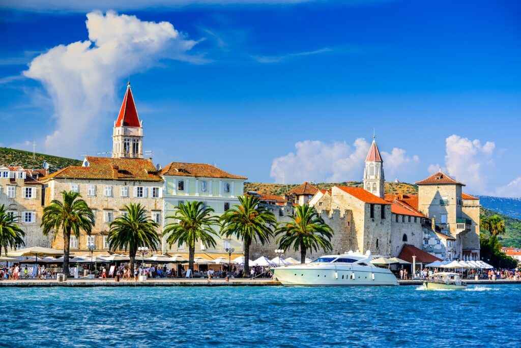 trogir kroatia palmer promenade 1200 1024x684