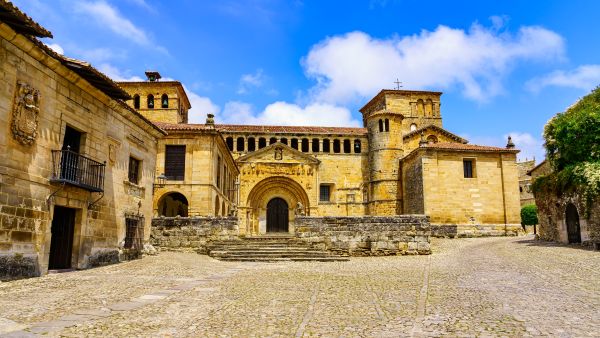 santillana del mar in spain2