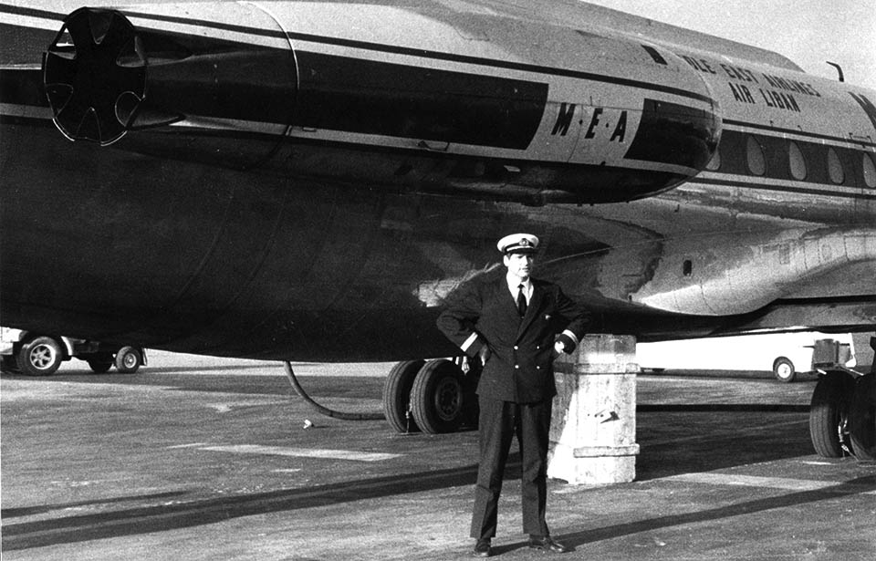 Aksel poserer stolt foran en Boeing 720, bygget spesielt for å tåle ekstremt store temperatursvingninger.